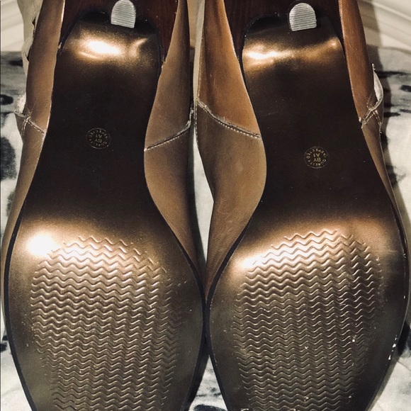 NWOT Beautiful Worthington boots size 8M. - Picture 6 of 8